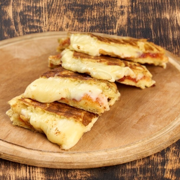 Bazlama Bol Kaşarlı Tost