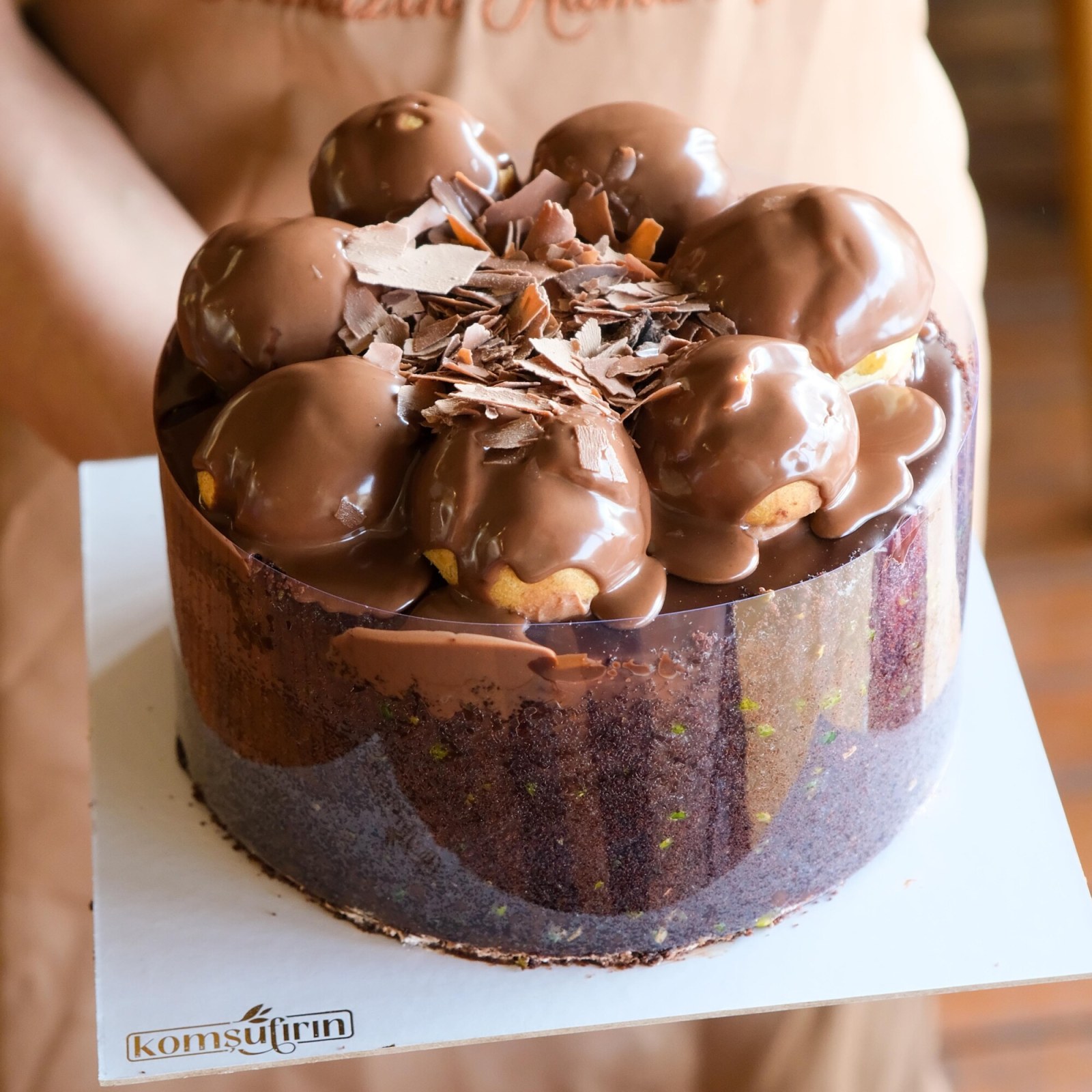 Çikolatalı Profiterollü Pasta (8-10)