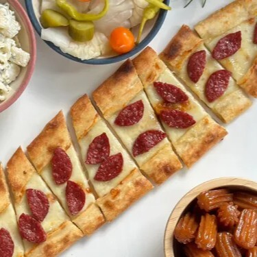 Sucuklu Pide (Kapalı)