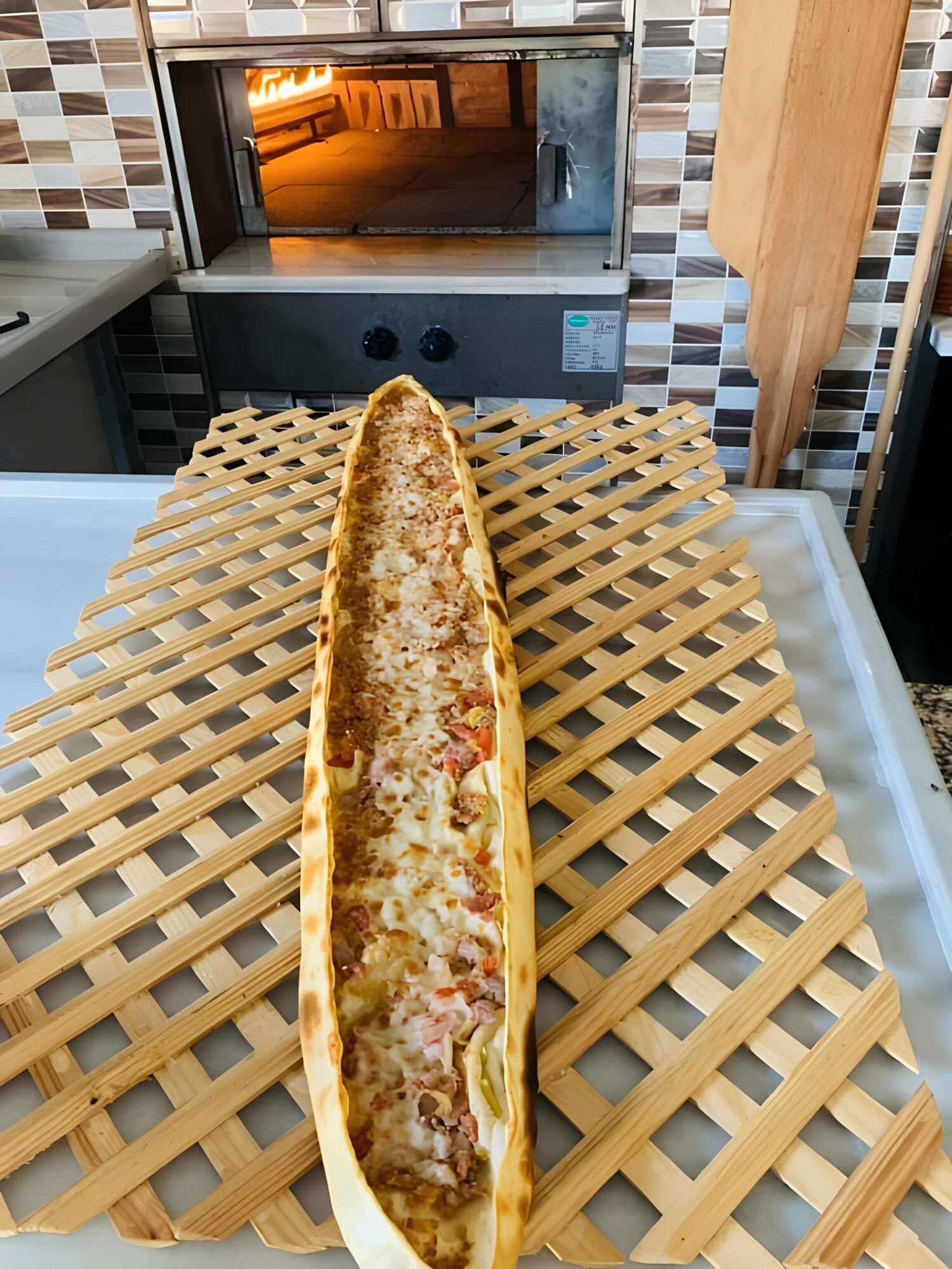 Kıymalı Kaşarlı Pide