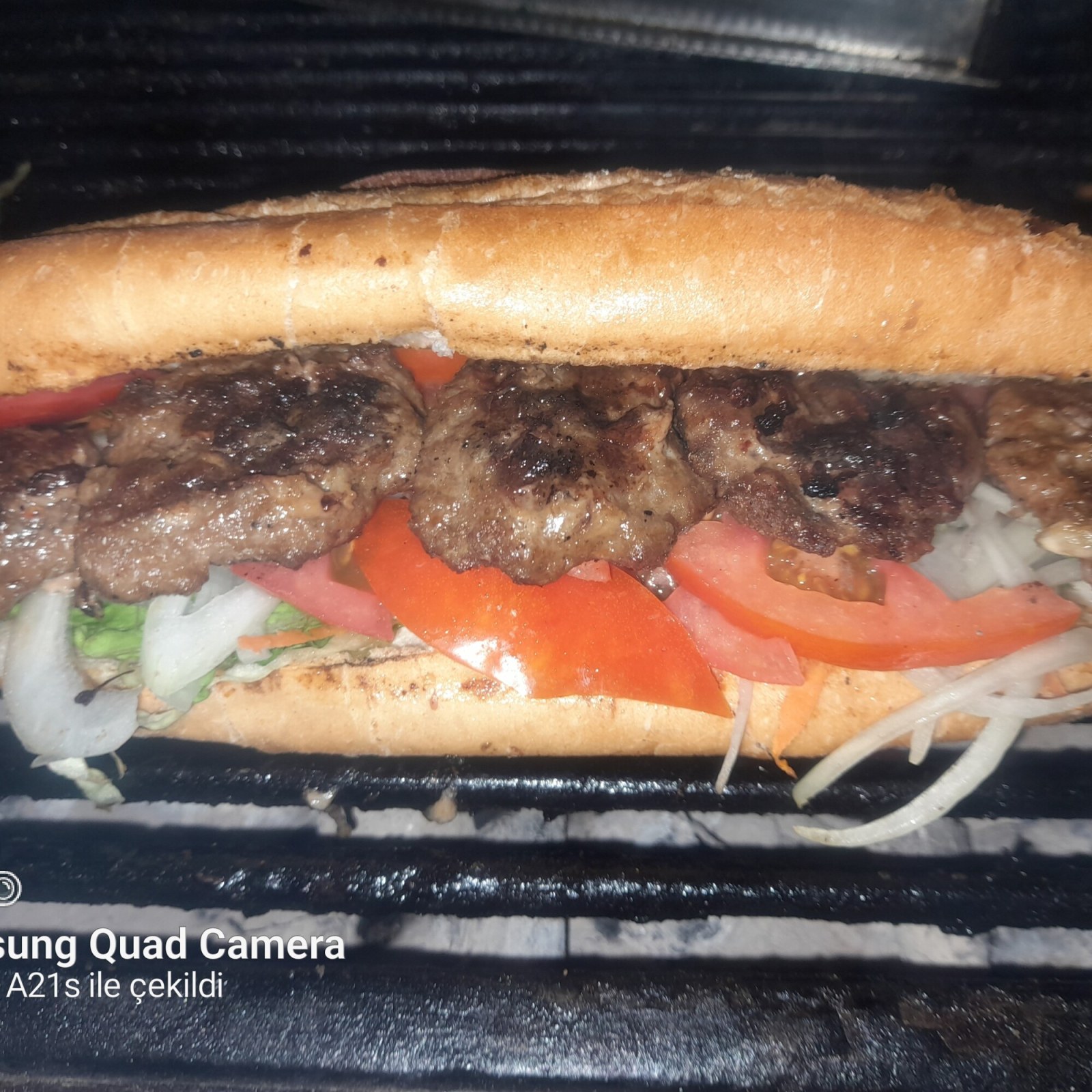 Köfte ekmek arası