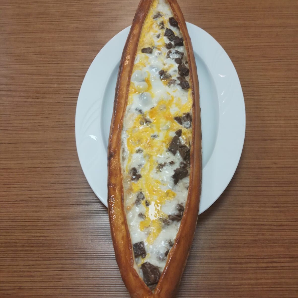 Kavurmalı Yumurtalı Pide