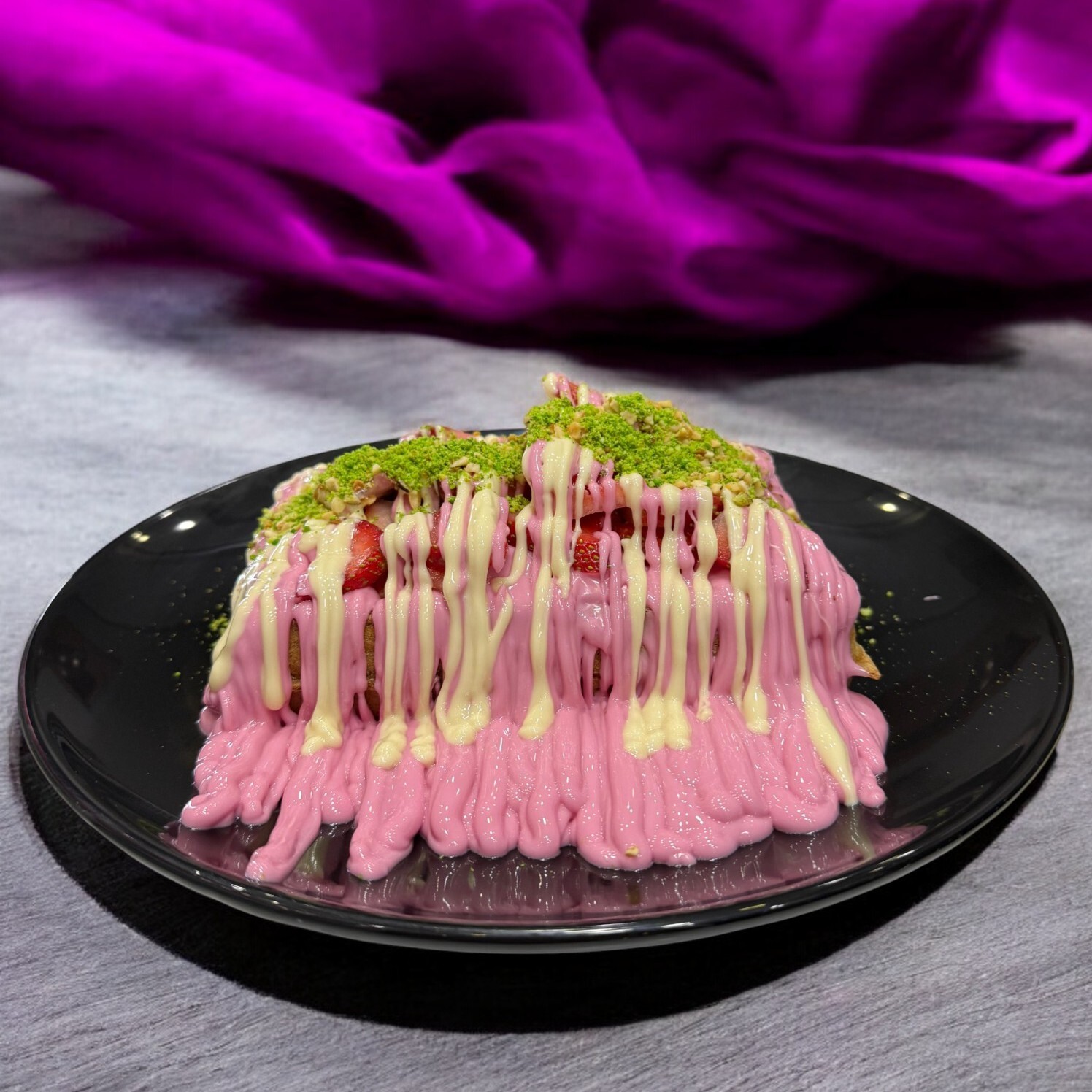 Kırmızı Tutku (Çilekli Waffle)