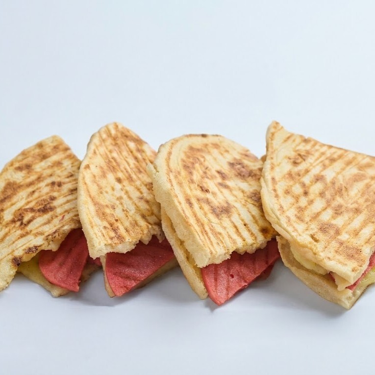 Bazlama Kaşar Salamlı Tost