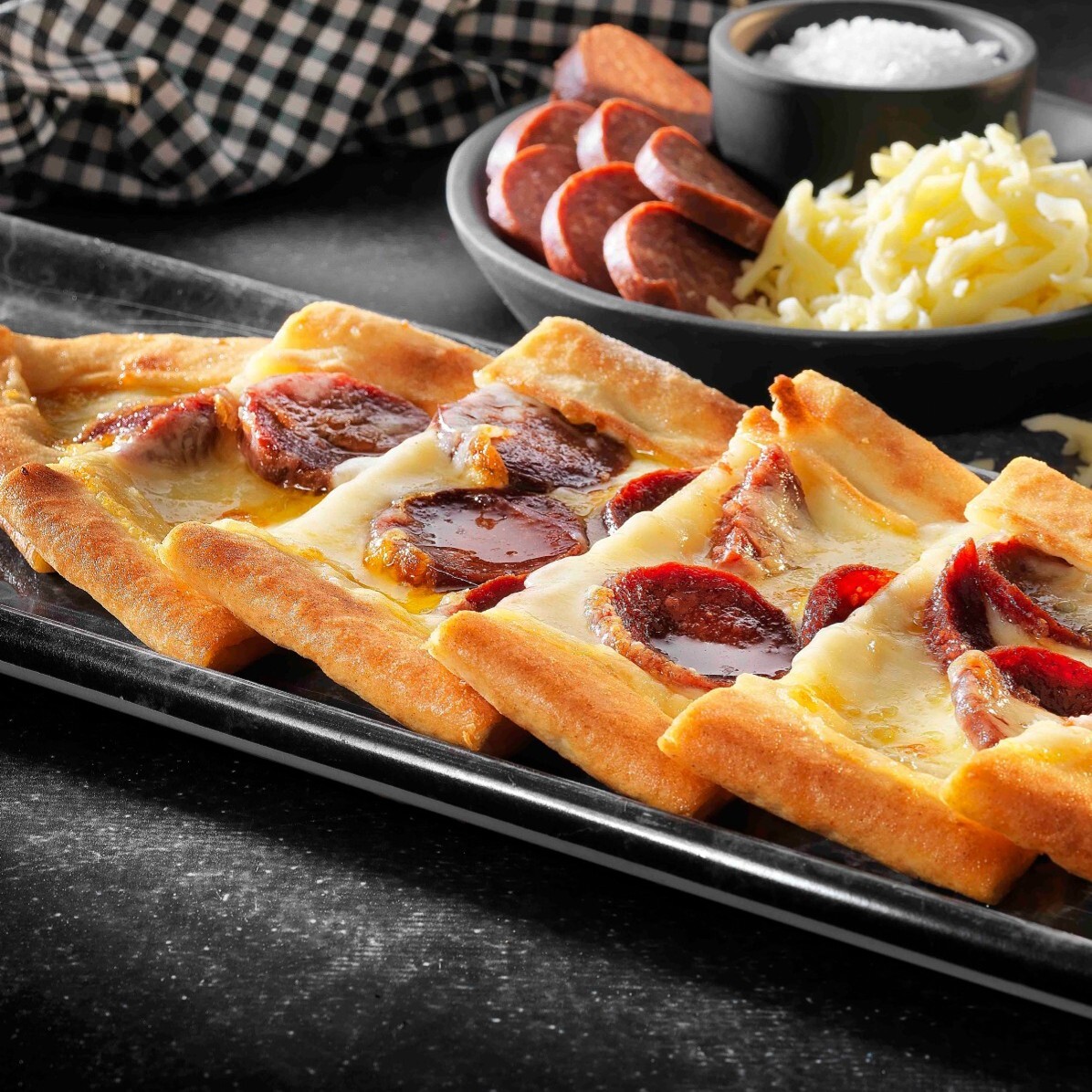 Sucuklu Kaşarlı Pide