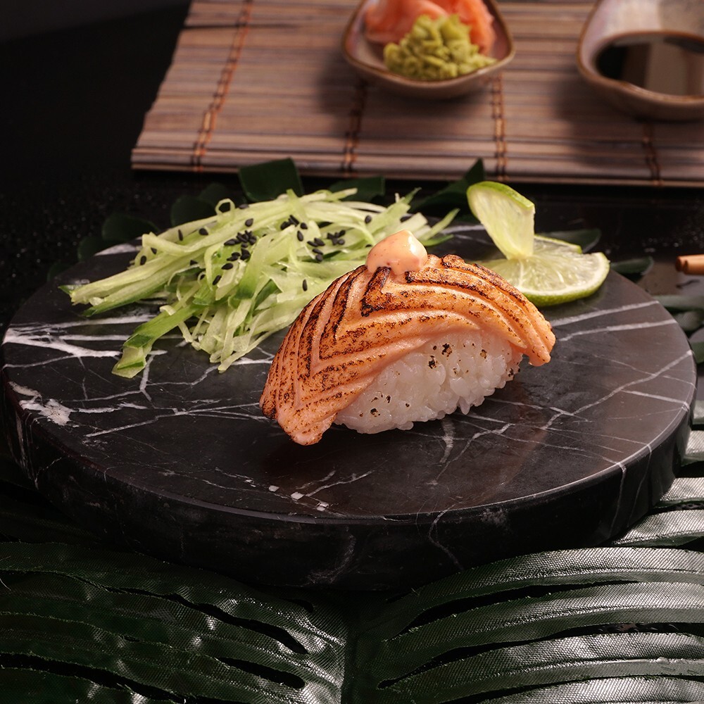 Sırlanmış Sake Nigiri (2 adet)