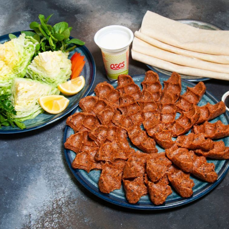 Çiğ Köfte (900 gr.) & Litrelik İçecek Menü