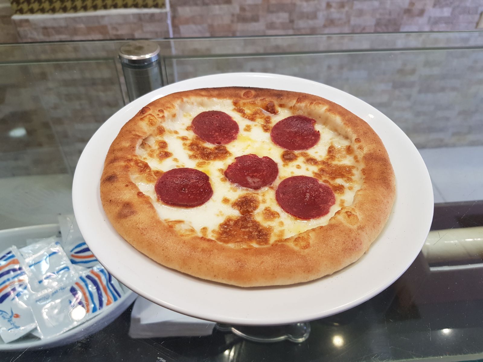 Sucuklu Kaşarlı Güveç Pide