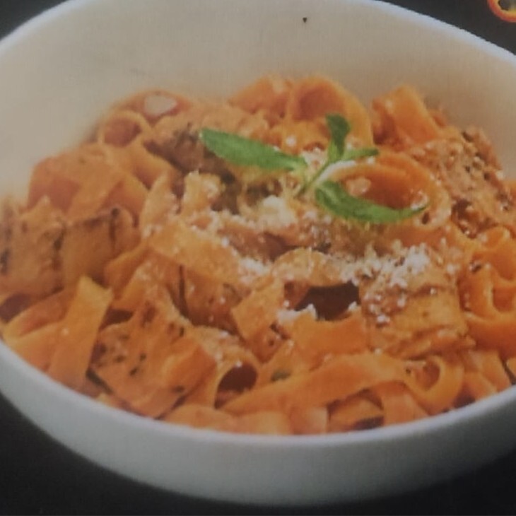 Fettucine Kırmızı Pesto Tavuk