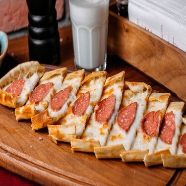 Sucuklu Kaşarlı Pide