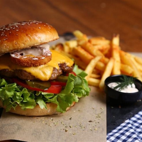 Dana Kuzu Hamburger 90 gr+ Patates