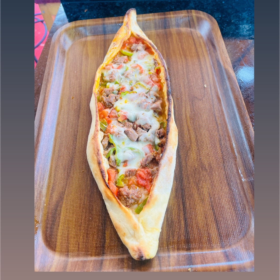 Kuşbaşılı Kaşarlı Cantık Pide