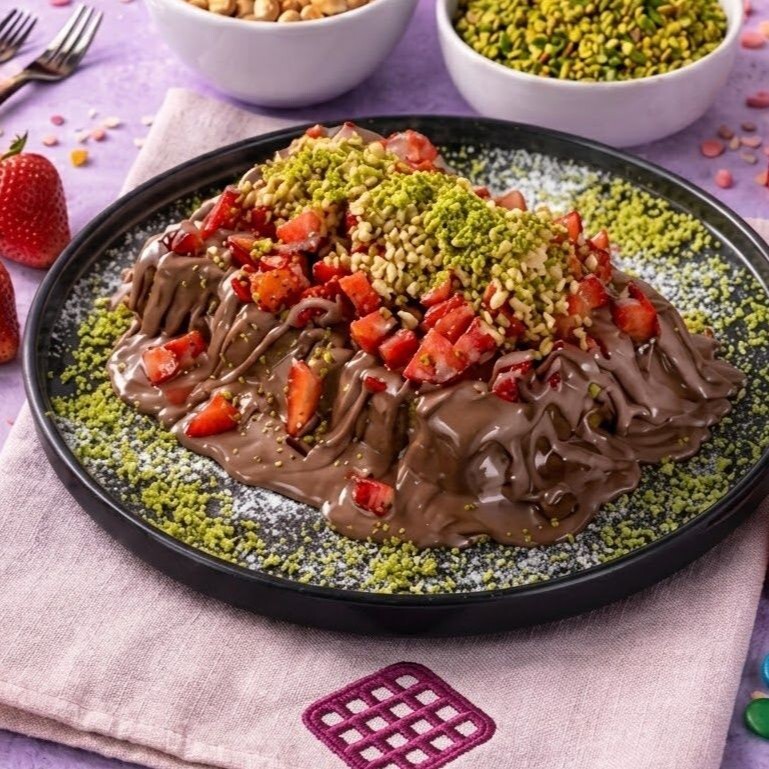 Sütlü Çilekli Waffle