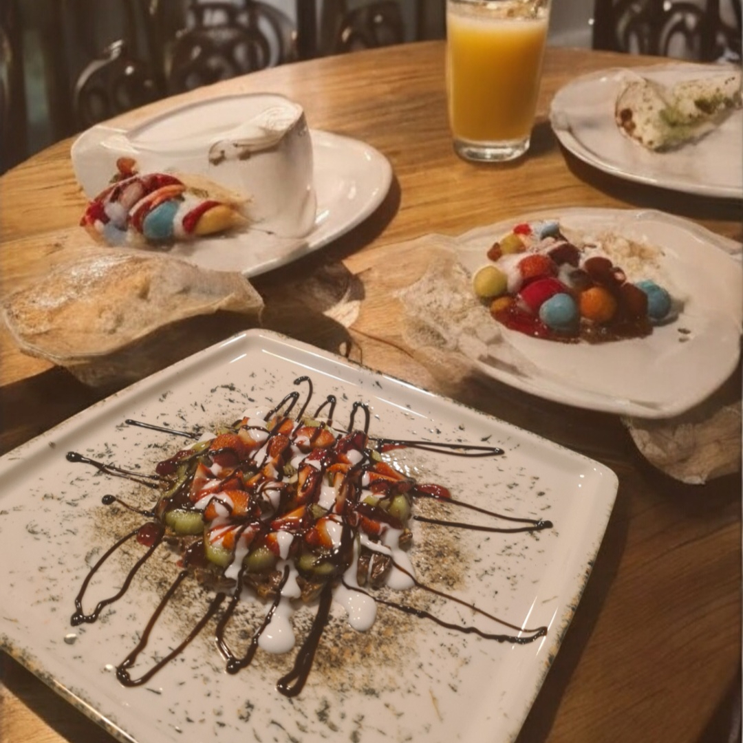Bitter Çikolata Muz Çilek Kivi Ultra Karışık Waffle Yeşil Light Taban Groot Waffle
