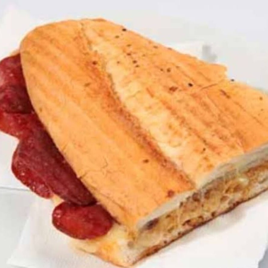 Üç Çeyrek Ekmek Kekikli Sucuklu Domatesli Salçalı