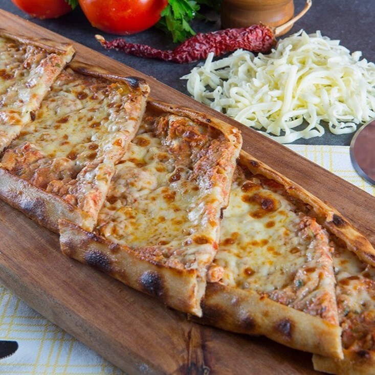 Kıyma Kaşarlı Pide