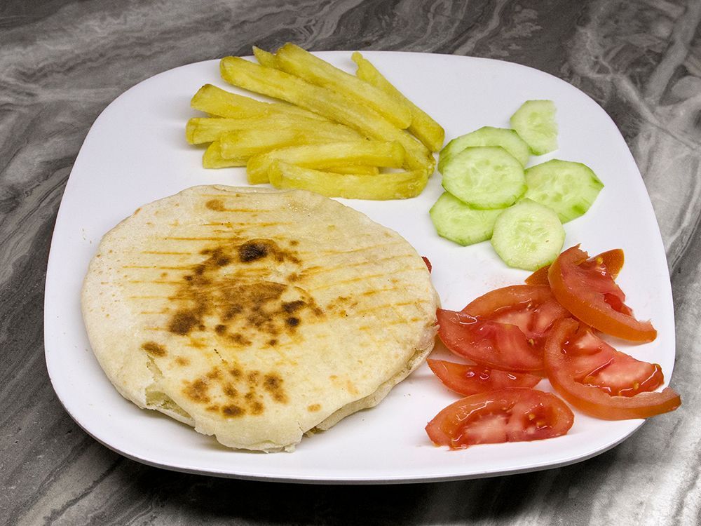 Sucuklu Kaşarlı Bazlama Tost