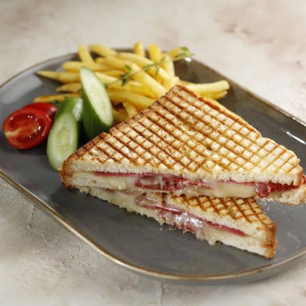 Sucuk Kaşar Tost