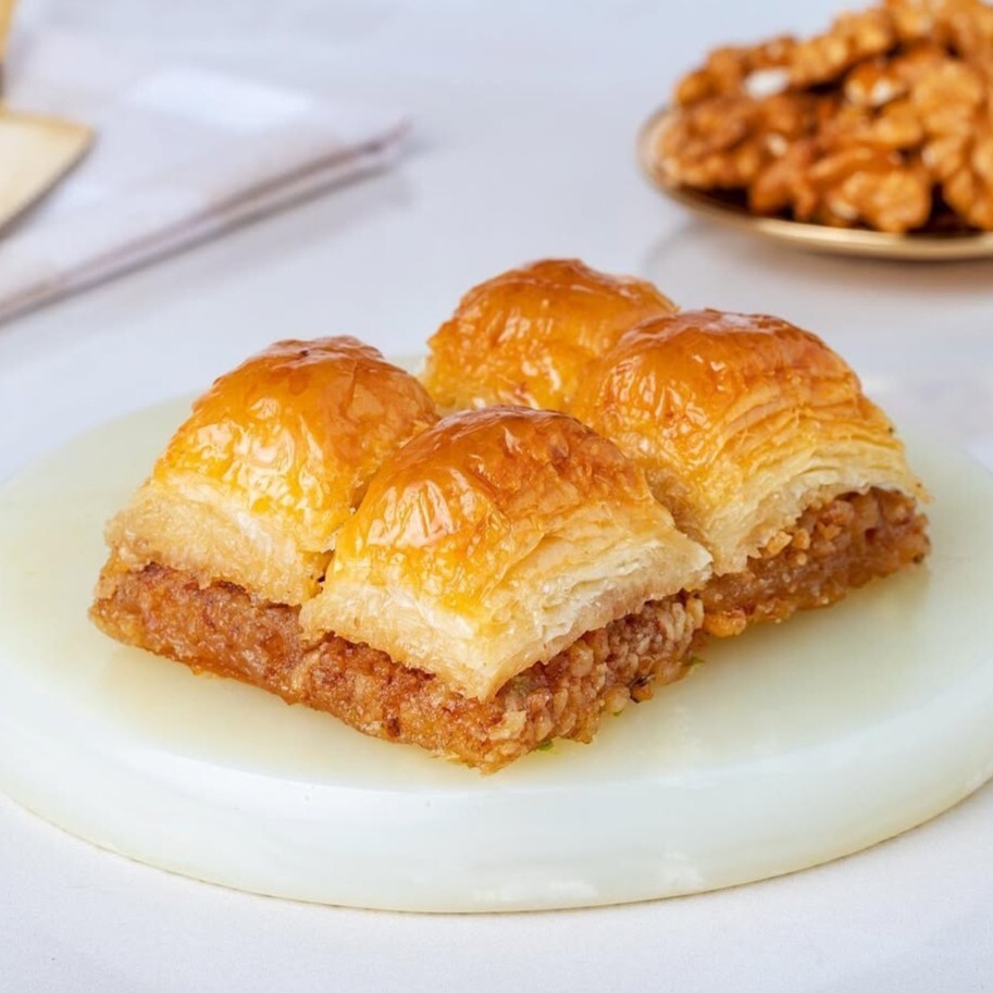 Cevizli baklava 1) kg