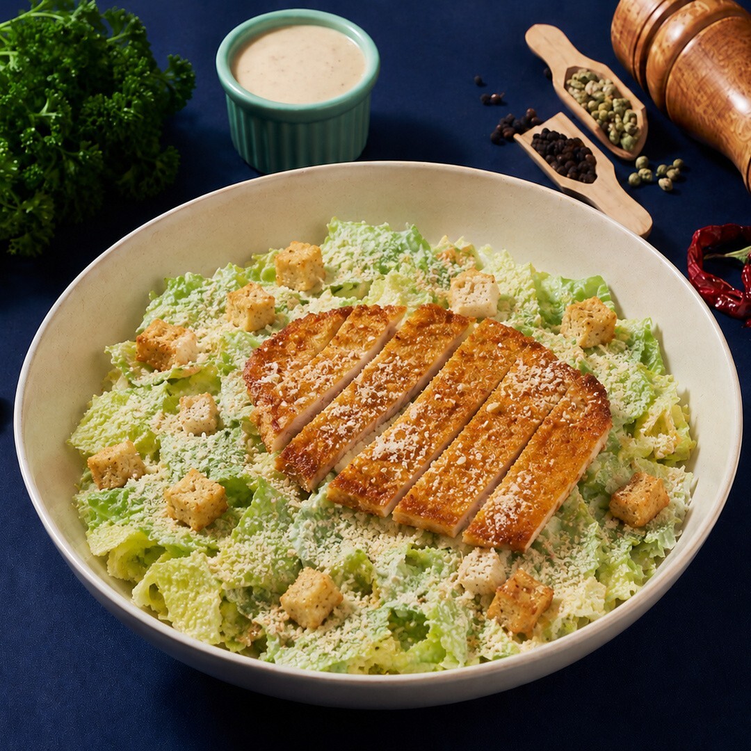 Schnitzel Sezar Soslu Salata