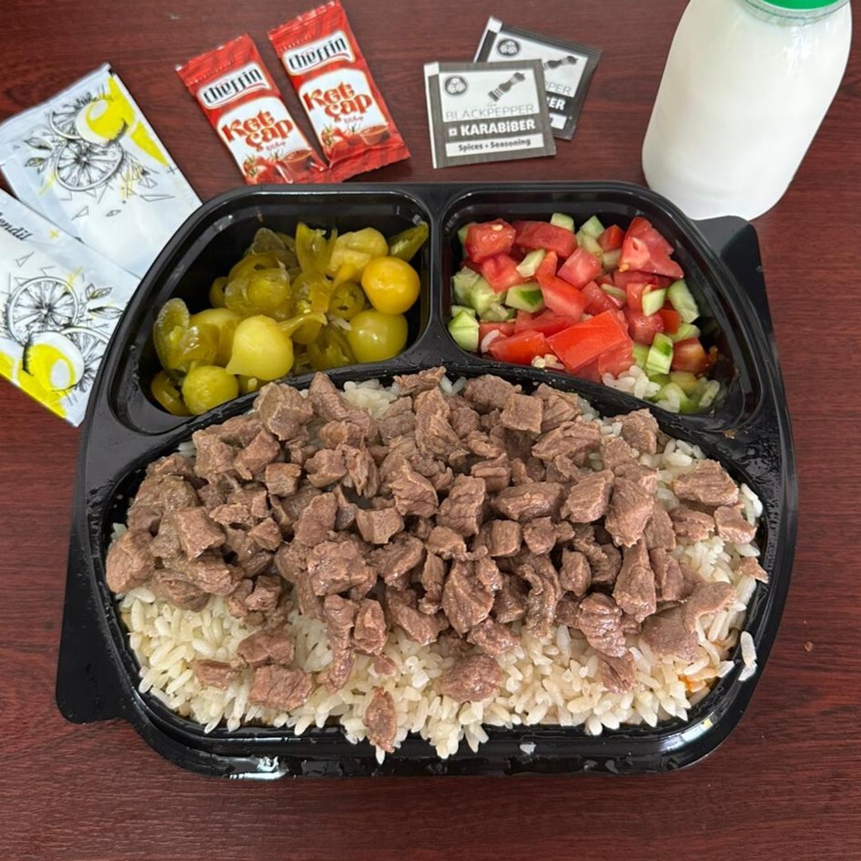 1 Kavurmalı Pilav ( İlik sulu ) + Ayran + Salata