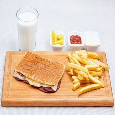 Karışık Yumurtalı Tost + Büyük Ayran +Patates Menü