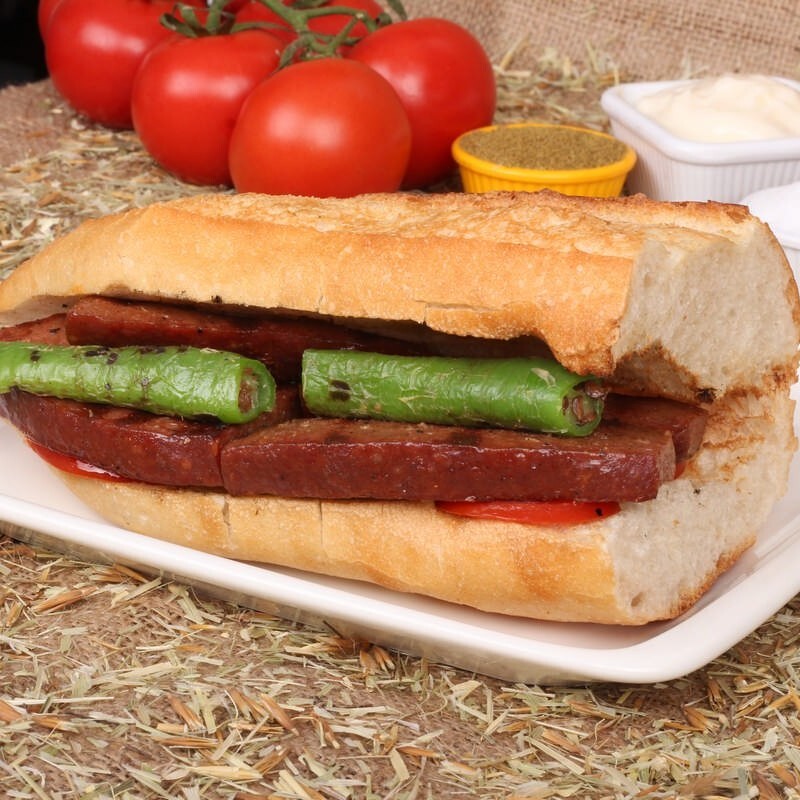 Üç Çeyrek Sucuk Ekmek