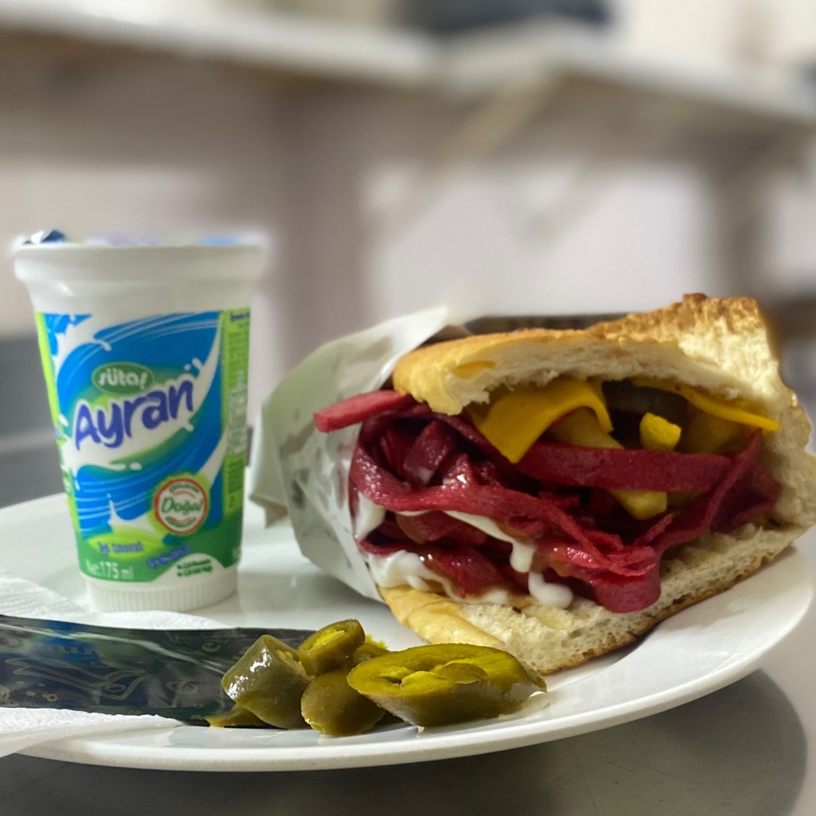 Patsocu Ferroo Special’s Yarım Ekmek Arası Cheddar’s Patso+SÜTAŞ AYRAN(175CL)