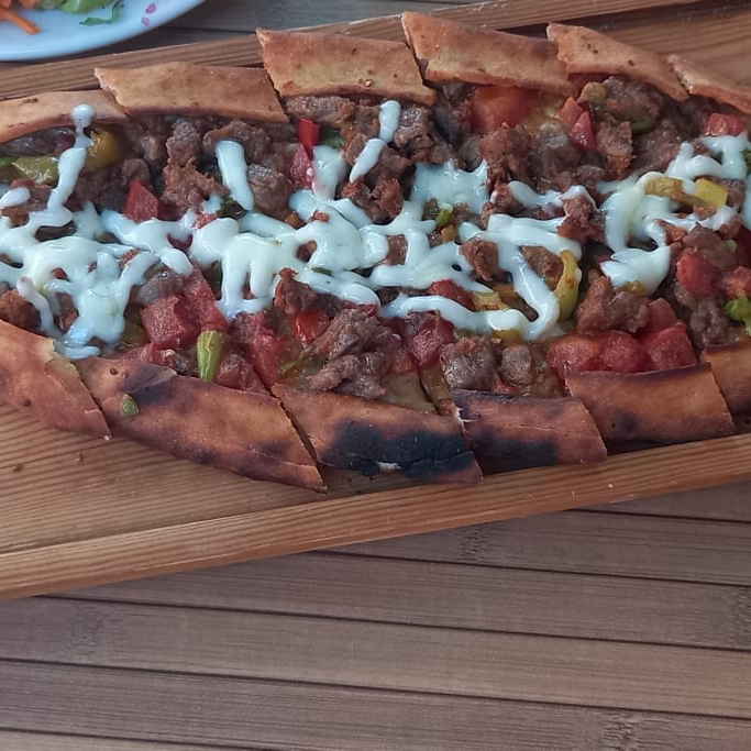 Kuşbaşılı Kaşarlı Pide (35 cm.)