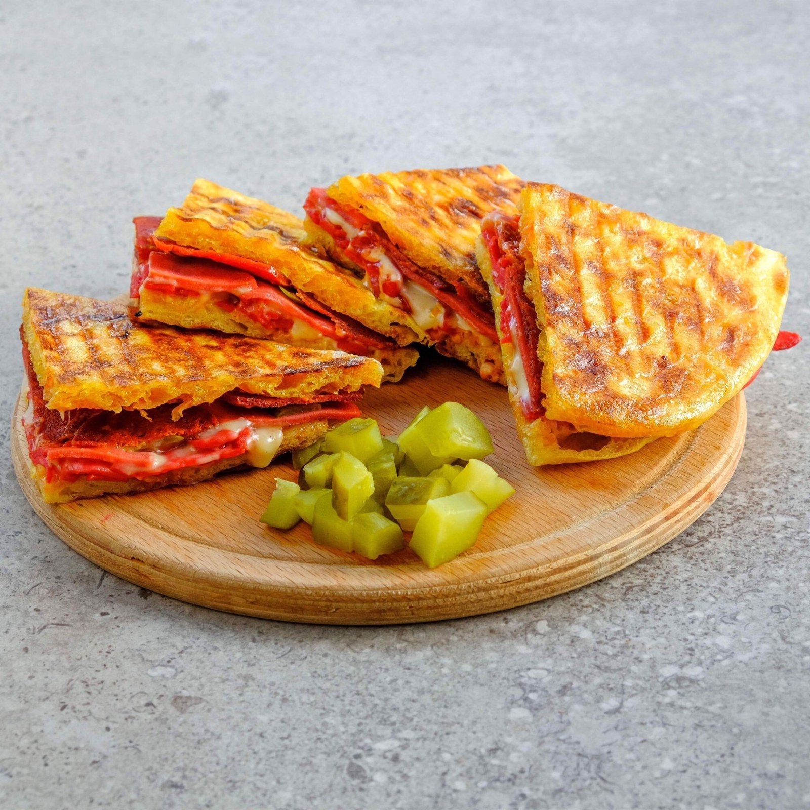 Bazlama Pastırmalı Kaşarlı Tost