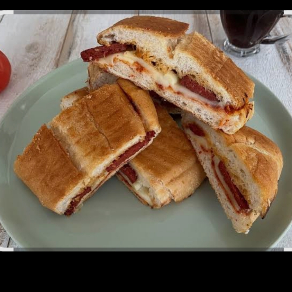 Dana Sucuklu Karışık Tost