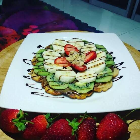 Muz Çilek Kivi Waffle
