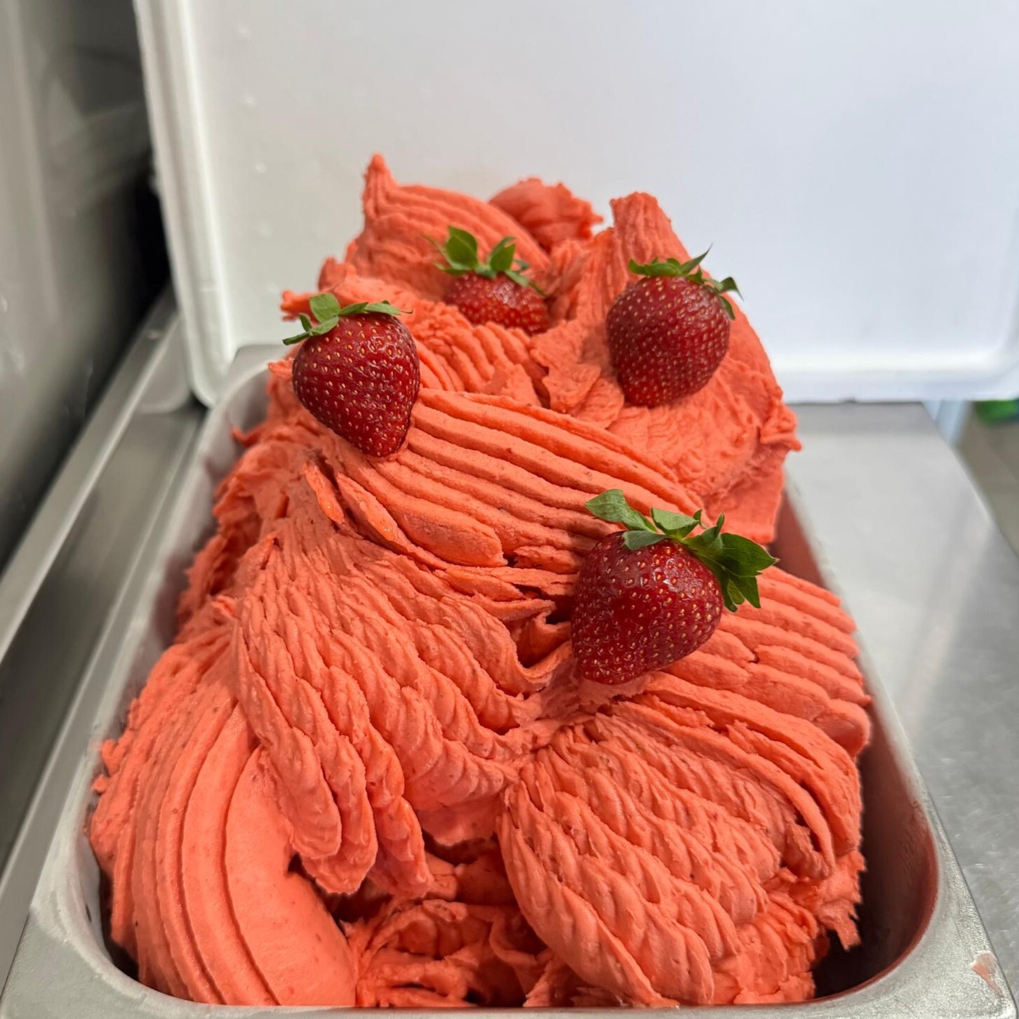 Çilekli Sorbe Gelato