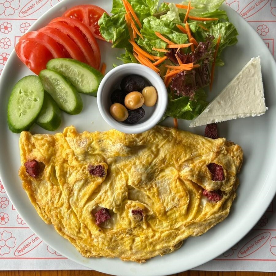 Sucuklu Omlet Kahvaltı