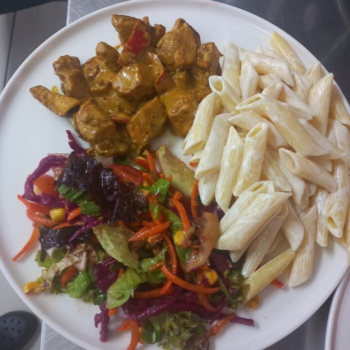 Mix Barbekü Makarnalı Tavuk Yanında çorba ikramımızdır