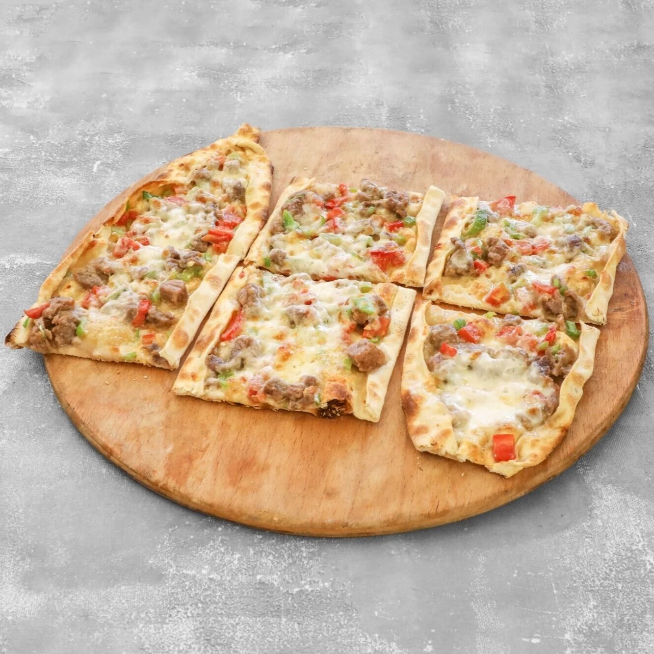 Kuşbaşılı Kaşarlı Pide