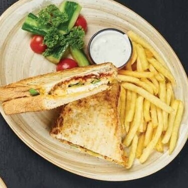 Üç Peynirli Tost