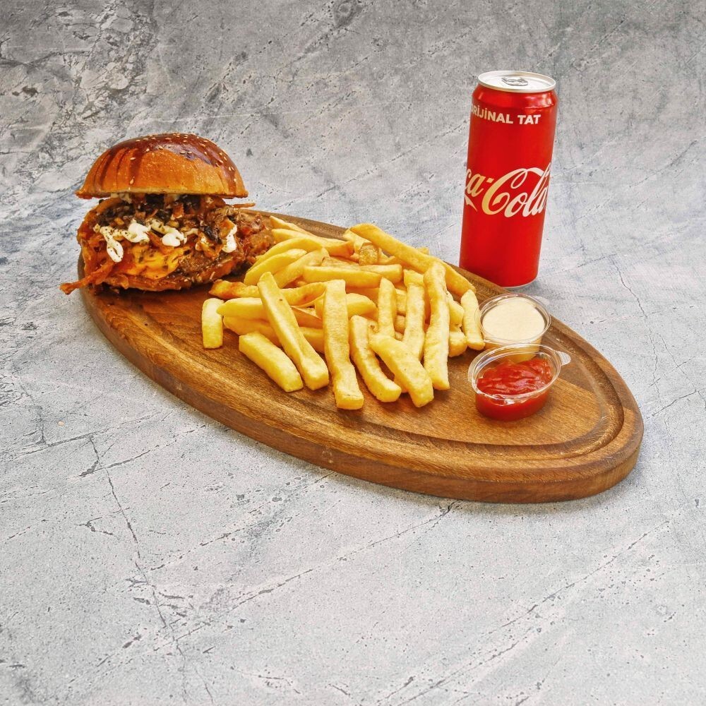 Hamburger & Soğan Halkası Menü