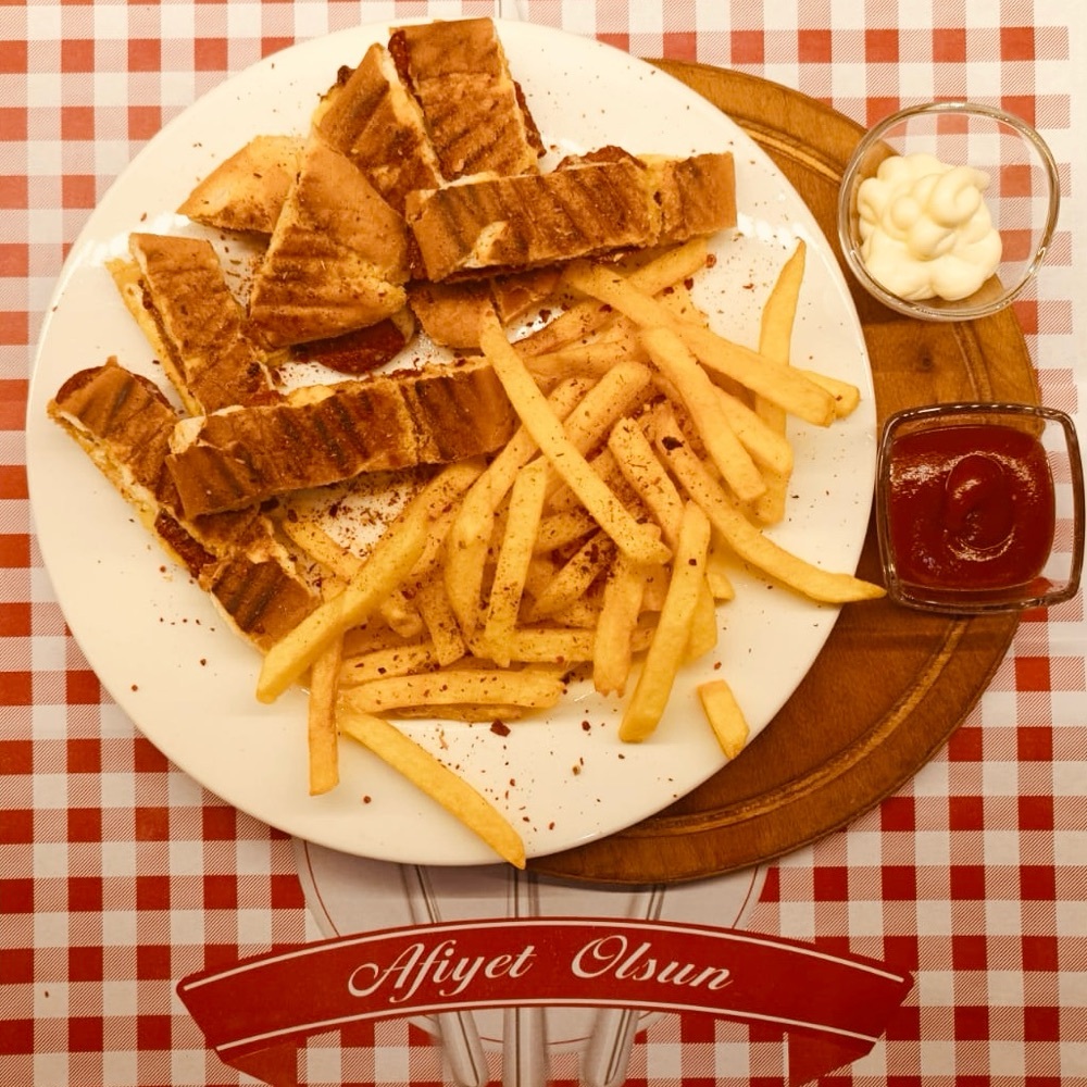 Sucuklu Kaşarlı Tost