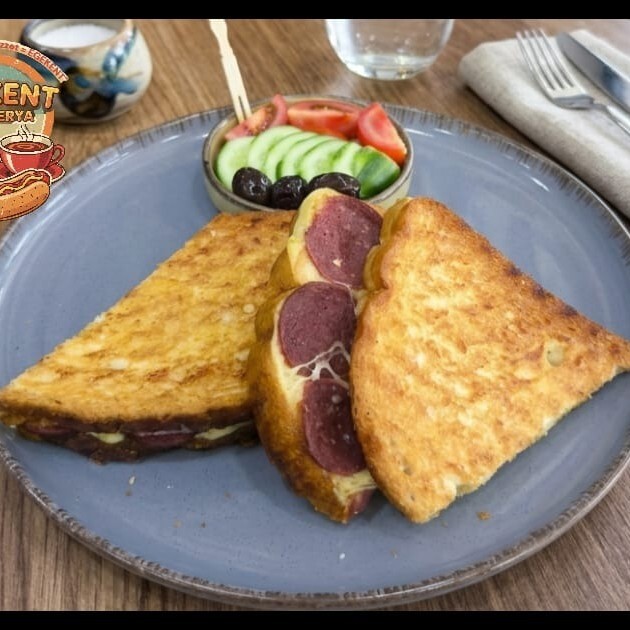 Sucuk Kaşarlı Tost