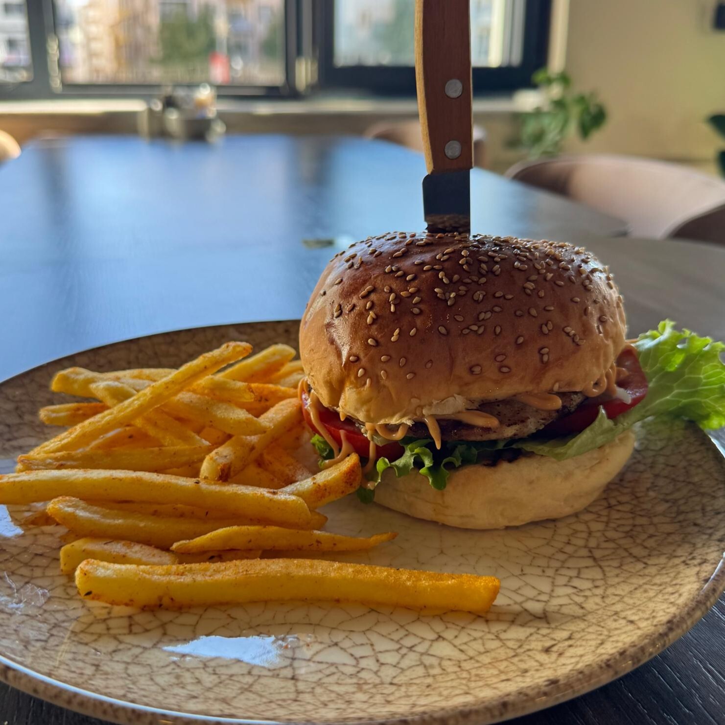 Klasik Tavuk Burger (150 Gr) + Patates Kızartması