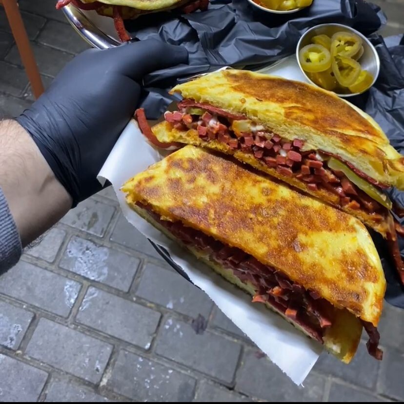 Bazlama Ekmeğine Dopdolu Kumru