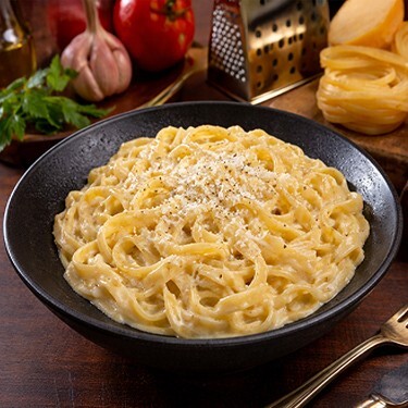 Krema soslu (Günlük Taze Makarna Fettuccine)