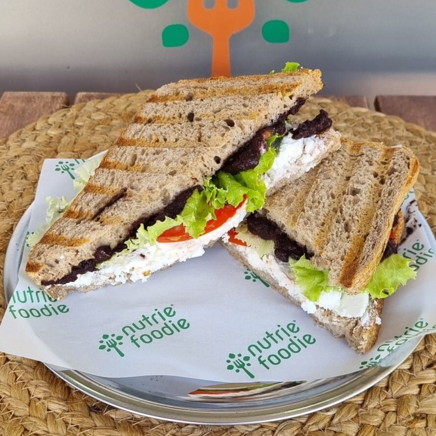 Zeytinli Tost Sandviç