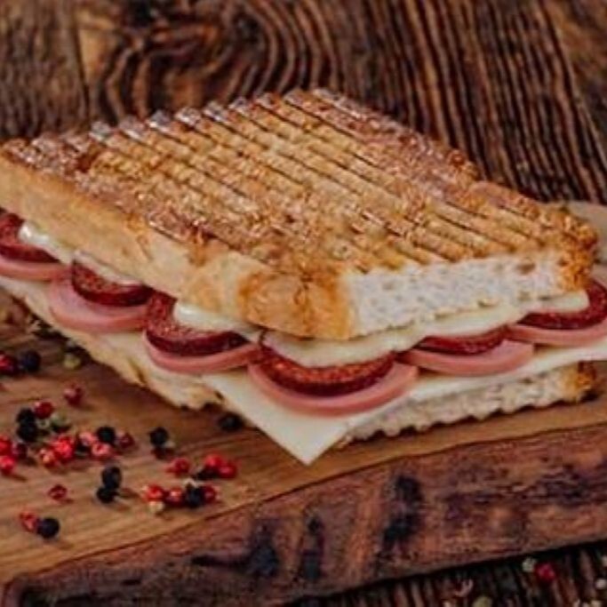 Salamlı Karışık Tost