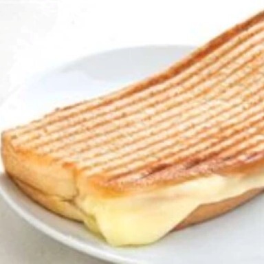Ayvalık Ekmeğine Kavurmalı Kaşarlı Tost