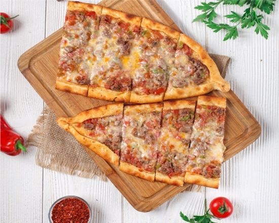 Kuşbaşılı Kaşarlı Pide