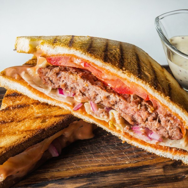 Kavurmalı Pastırmalı Kaşarlı Tost
