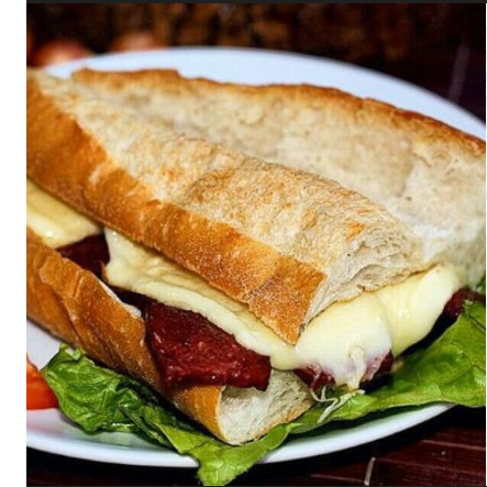Yarım Ekmek Arası Kaşarlı Sucuk