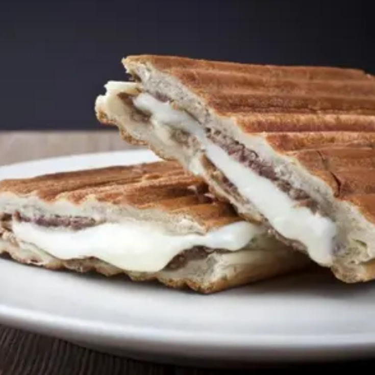 Kavurmalı Pastırmalı Tost